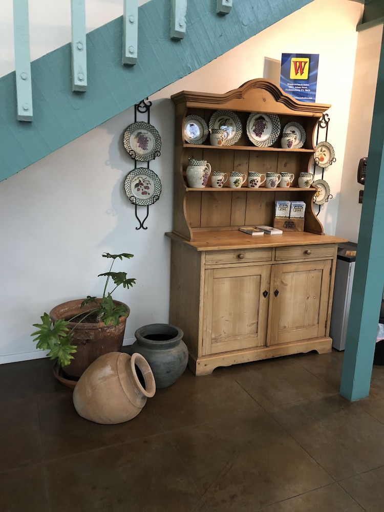 Windcrest Inn and Suites - photo 3