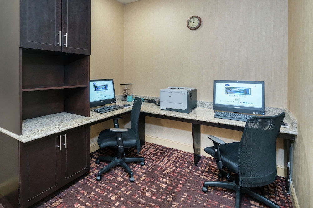 Hampton Inn Corydon - photo 37