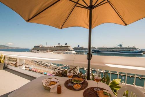 GuestReady Marina view top floor with terrace — 4-Star Luxury Hotel in Ponta Delgada, Portugal