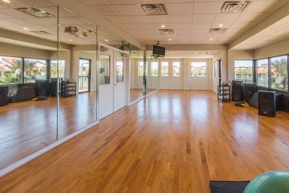 Edgewater Resort by Book That Condo - photo 10
