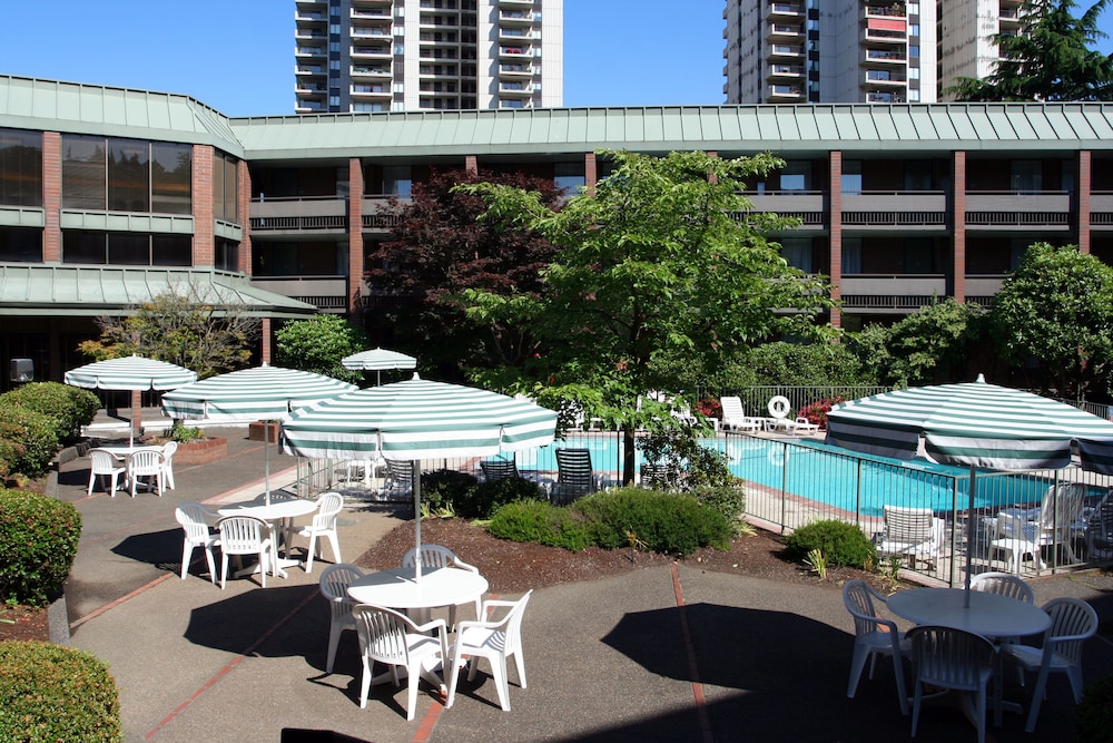 University Place Hotel & Conference Center - photo 32