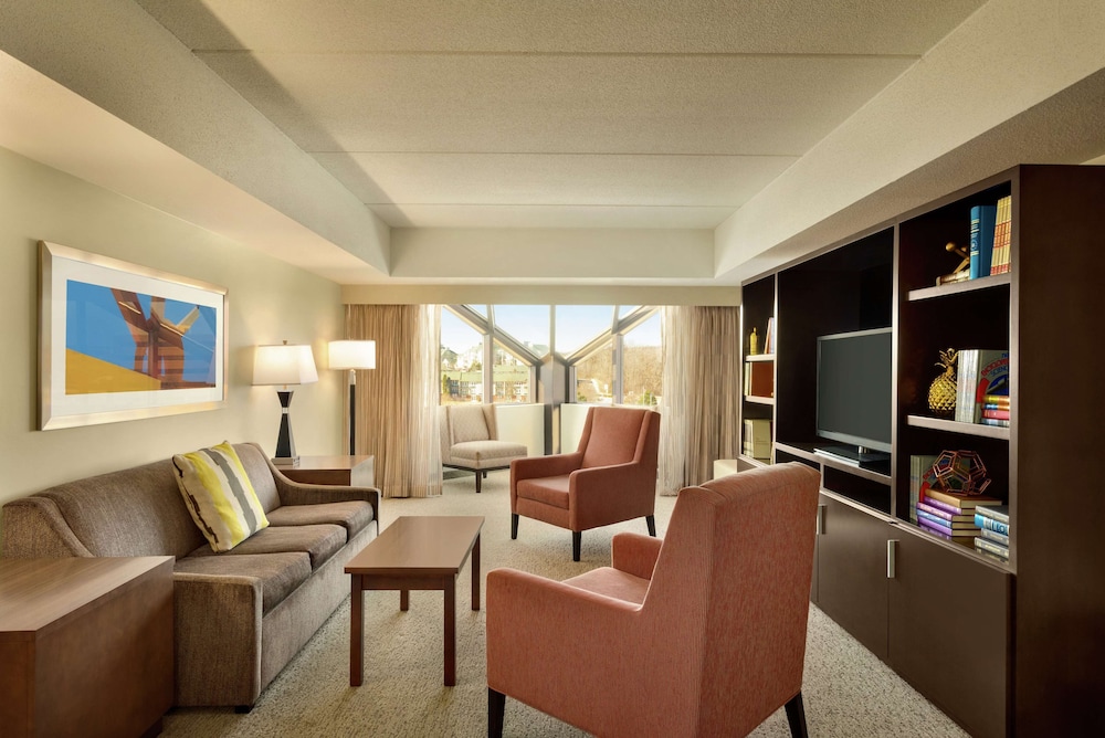 Embassy Suites by Hilton Milwaukee Brookfield - photo 27