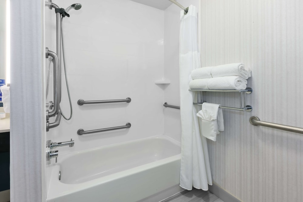 Hilton Garden Inn Minneapolis Maple Grove - photo 22