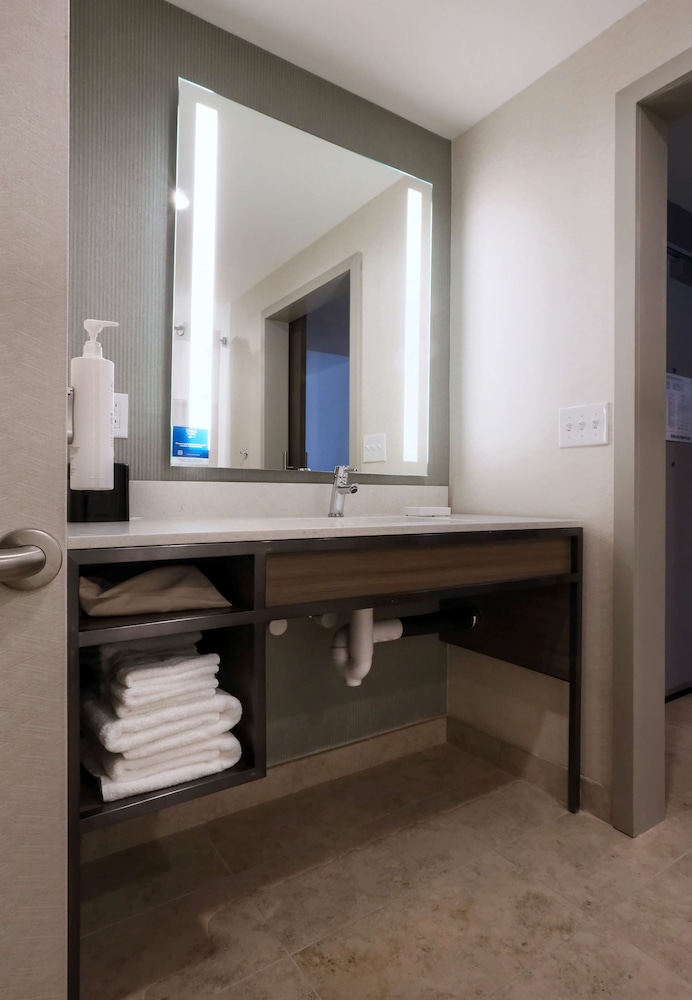 Hilton Garden Inn Bel Air - photo 35