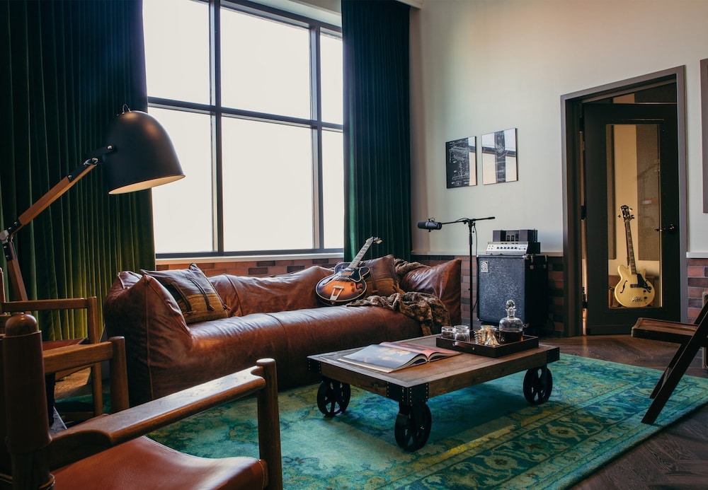Hutton Hotel - photo 35