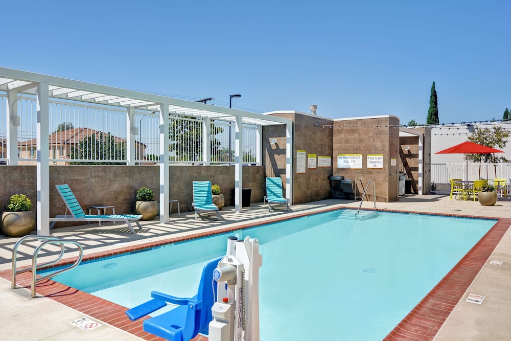 Home2 Suites by Hilton Azusa - photo 23