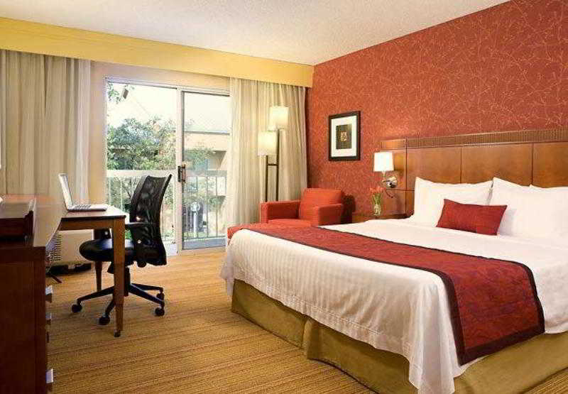 Courtyard by Marriott San Mateo Foster City - photo 18