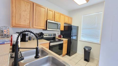 Spacious 2BR 2BA Suite Walk to Mall & Hospitals — 4-Star Luxury Hotel in Gainesville, United States