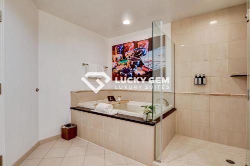 Lucky Gem Penthouse & Luxury Suites at Signature Resort Balcony Strip View 2605