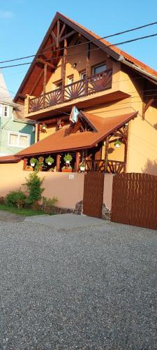 Lörincz Vendégház - carbon neutral hotel in Corund