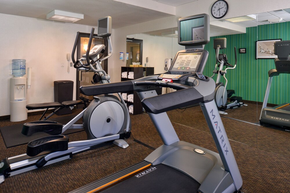 Holiday Inn Express & Suites Central Omaha by IHG - photo 20