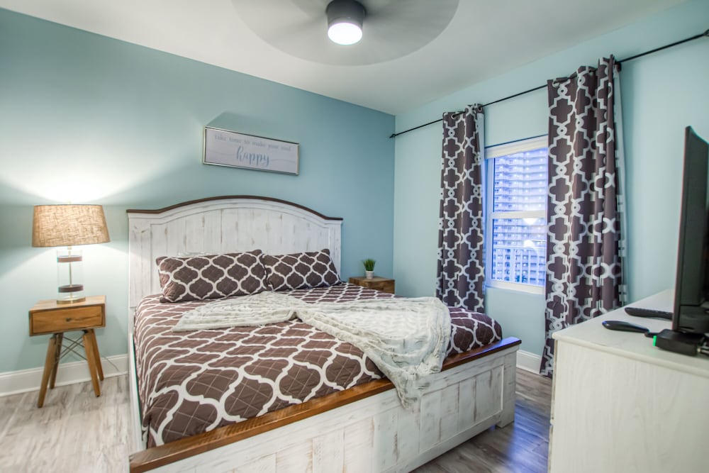 Laketown Wharf Resort by Aneliya's Rentals - photo 117