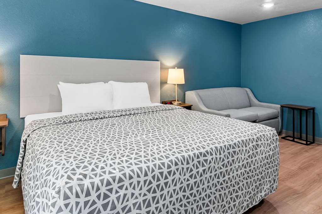 Woodspring Suites Waco South - photo 12