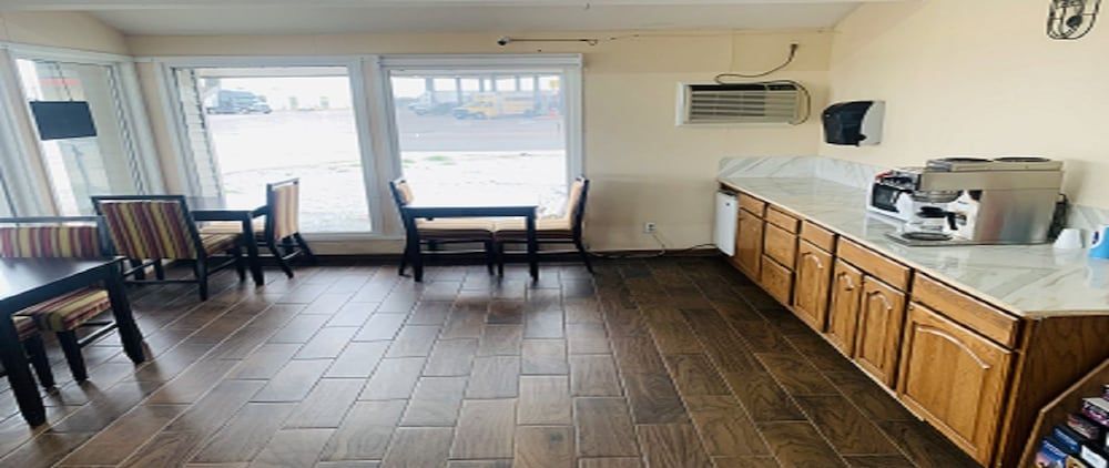 Americas Best Value Inn Elm Creek - photo 10
