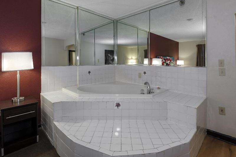 Red Roof Inn PLUS & Suites Opelika - photo 42
