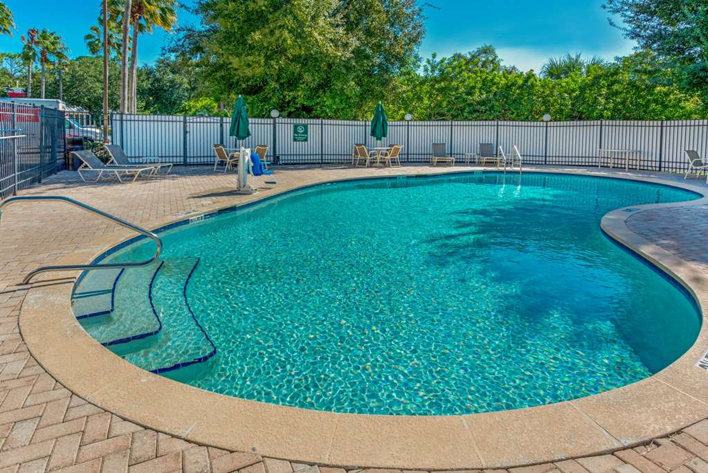 La Quinta Inn & Suites by Wyndham Tampa Brandon West - photo 10