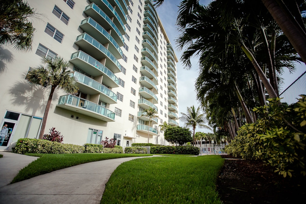 Sunny Isles Suites - photo 36