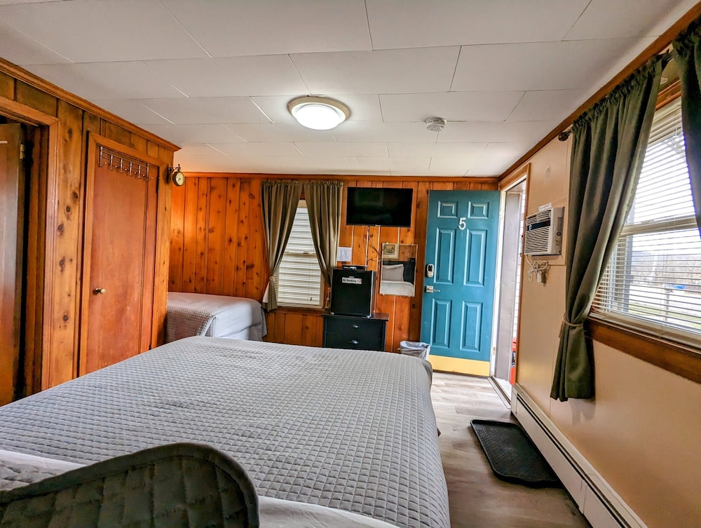 Riverside Motel - photo 85
