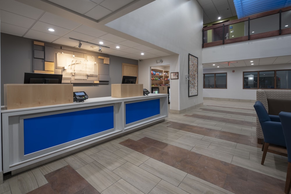 Holiday Inn Express Minneapolis Coon Rapids Blaine by IHG - photo 2