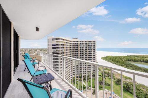 Corner beachfront condo with pool gym and ocean views — 4-Star Luxury Hotel in Marco Island, United States
