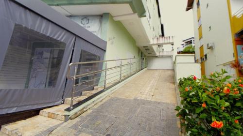 1006 Apartamento com vista para o mar
