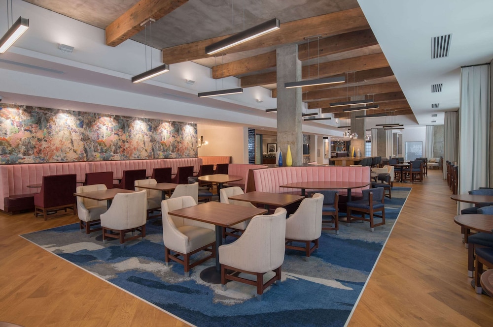 Hampton Inn & Suites Portland Pearl District - photo 6