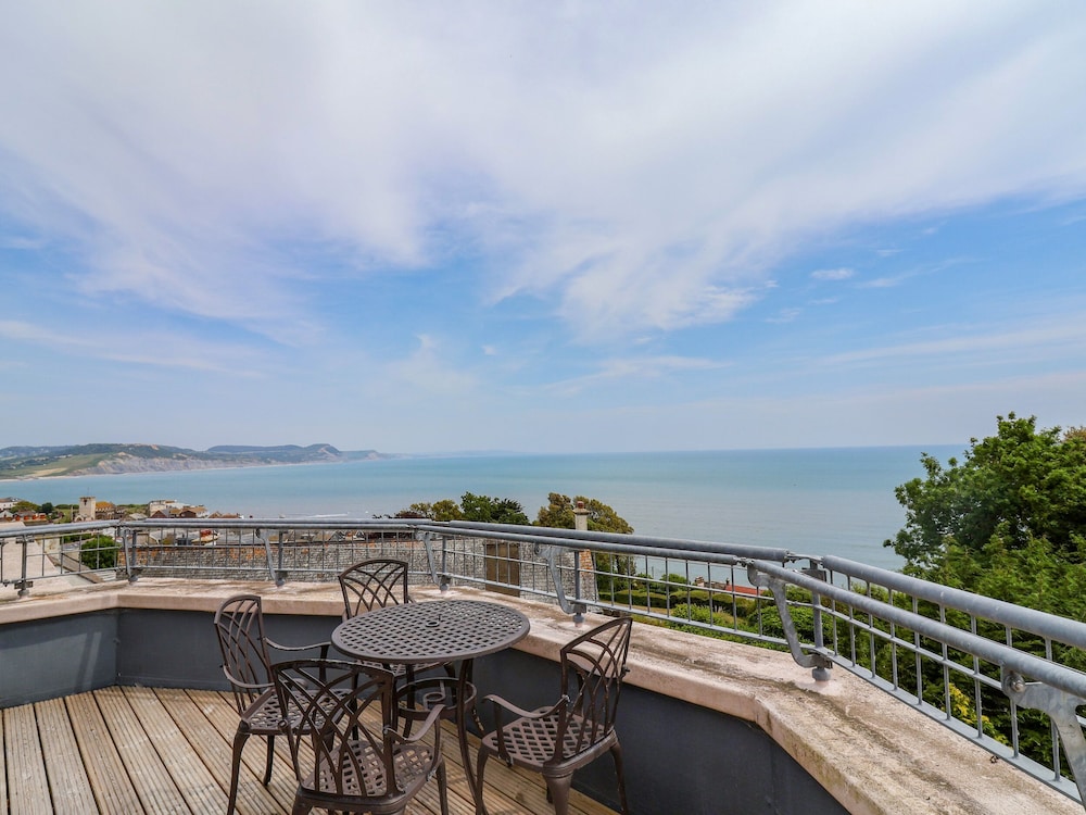 The Penthouse — 4-Star Luxury Hotel in Lyme Regis, United Kingdom