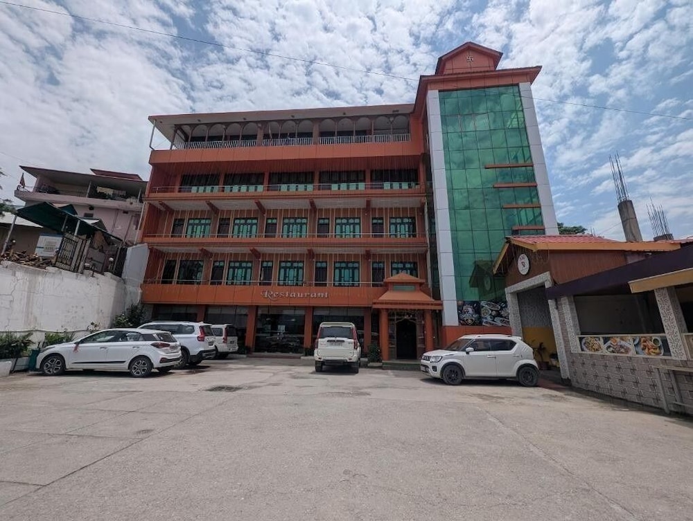 Besillio Grand Hotel and Restaurant — hotel in Sundarnagar