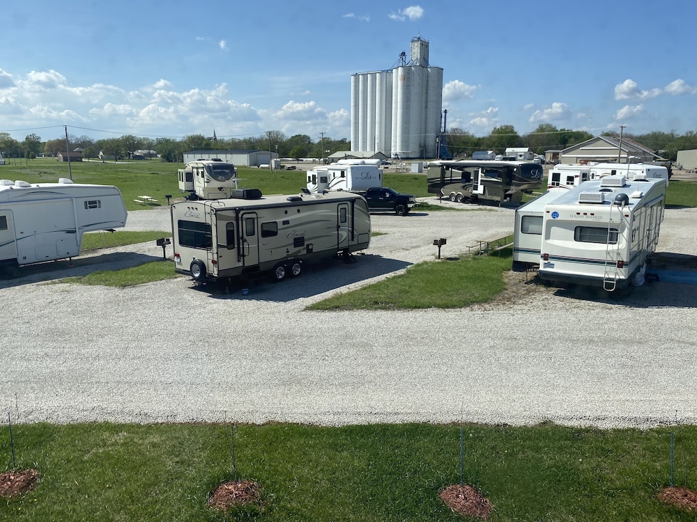 Garnett Hotel & RV Park - photo 49