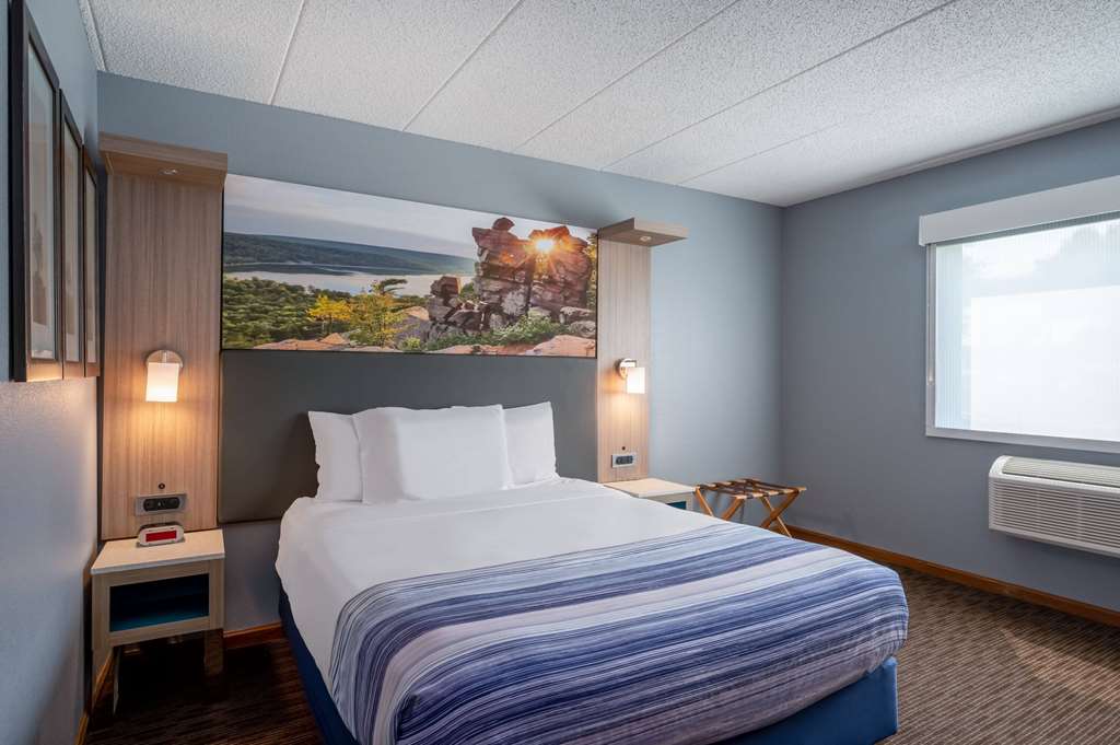AmericInn by Wyndham Eau Claire - photo 17
