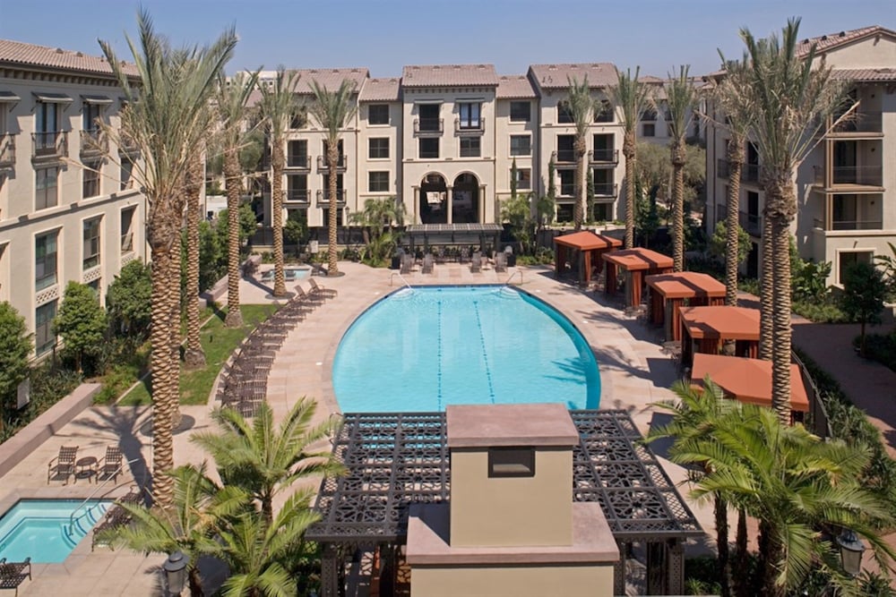 Global Luxury Suites at The Village - photo 41