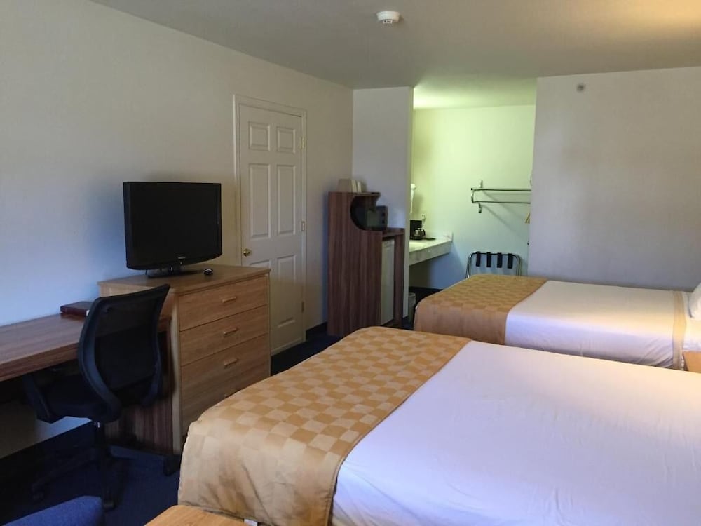 Haysville Express Inn - photo 15