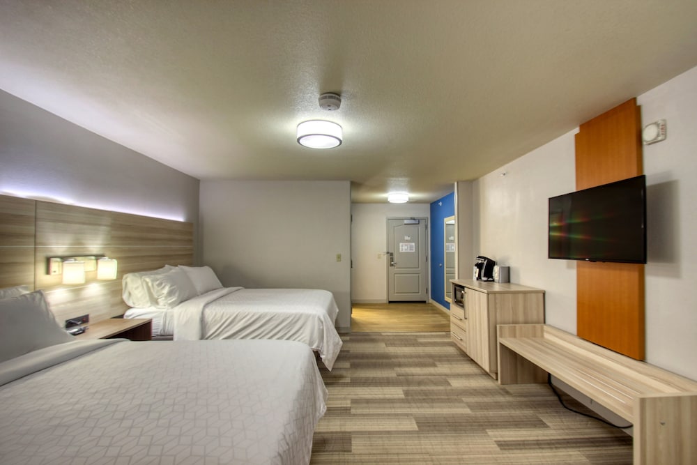 Holiday Inn Express Hotel & Suites Milwaukee Airport by IHG - photo 32