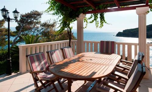 Villa Luciana — 4-Star Luxury Hotel in Omis, Croatia