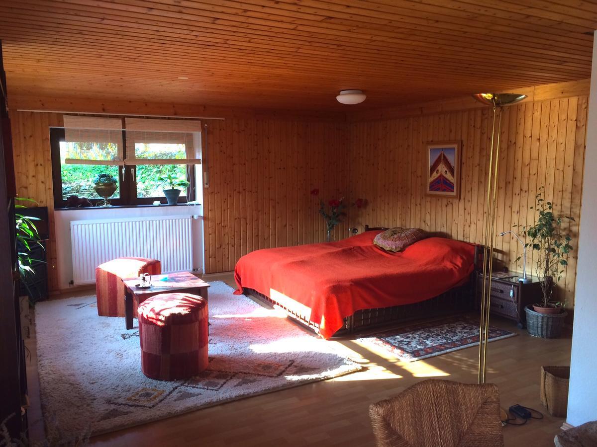 Schones Zimmer in Gimmeldingen Konigsbach — hotel in Neustadt