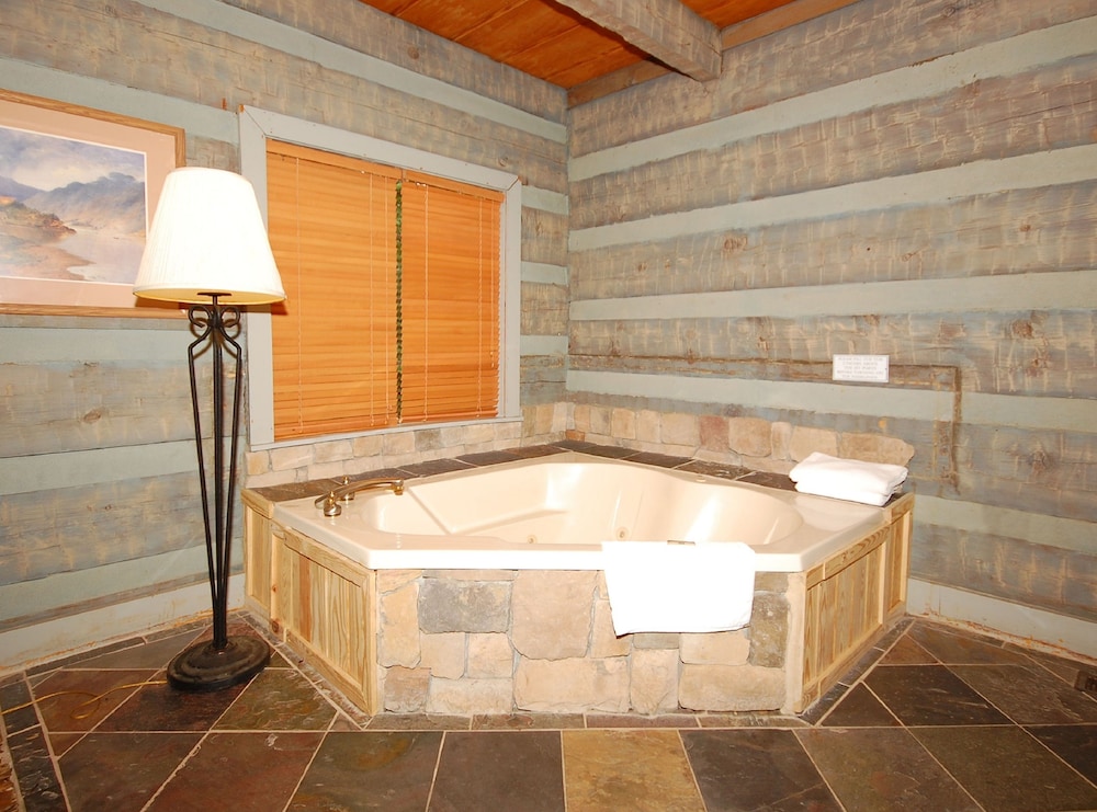 The Smokehouse Lodge and Cabins - photo 44