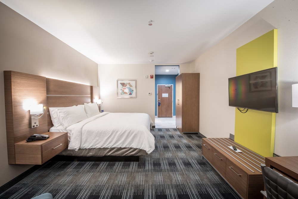 Holiday Inn Express and Suites Houston Westchase Westheimer by IHG - photo 17