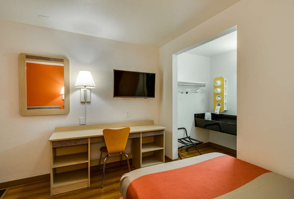 Motel 6 Schiller Park IL Chicago O'Hare - photo 12