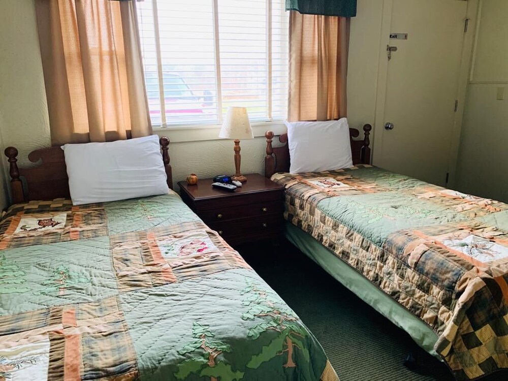 Carroll Motel & Cottages - photo 43