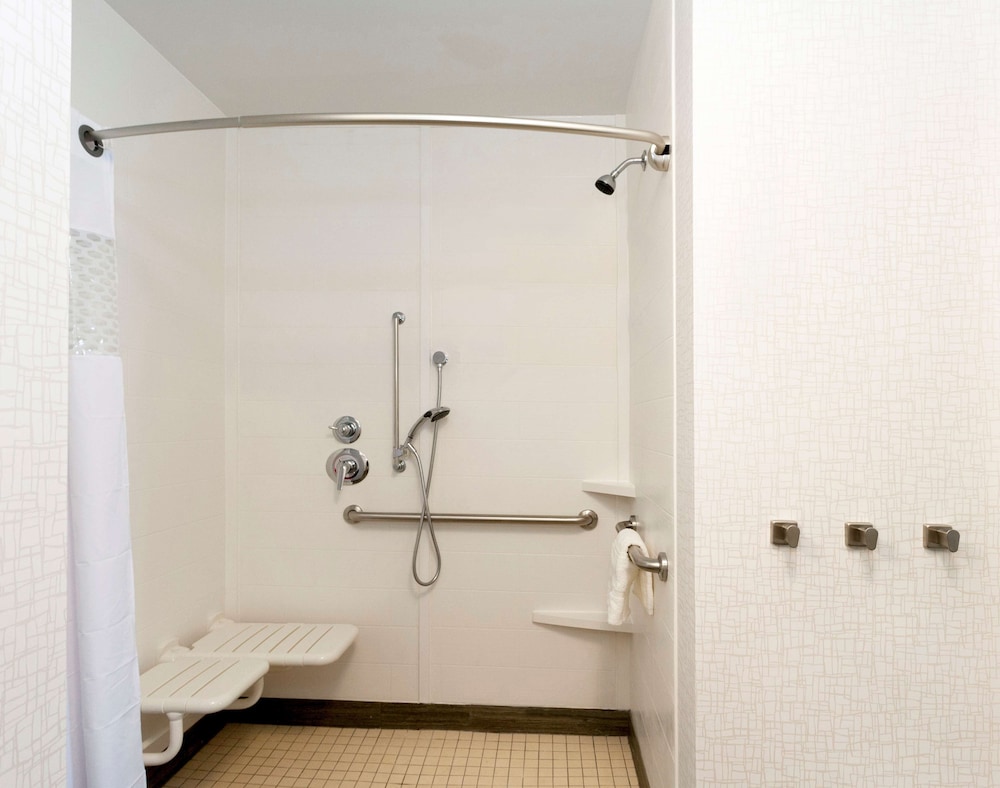 Hampton Inn & Suites Duluth North Mall Area - photo 20