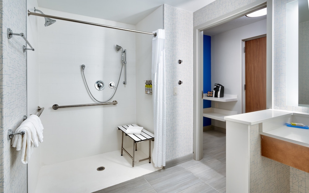 Holiday Inn Express & Suites Gainesville I 75 by IHG - photo 20