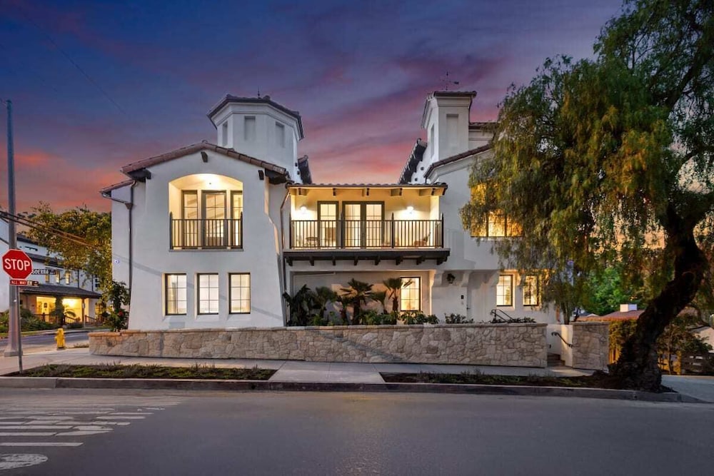 Casa Riviera — 4-Star Luxury Hotel in Santa Barbara, United States