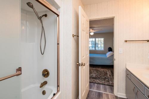 Pelican Palace by Oak Island Accommodations - photo 48