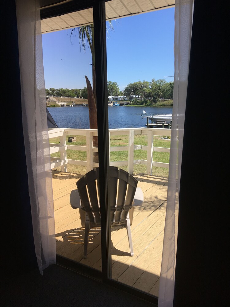 The Rivers Edge Motel - photo 40