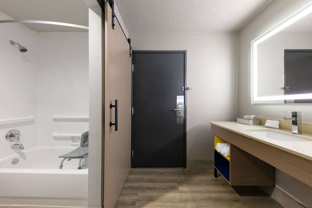 Days Inn by Wyndham Fort Smith - photo 9