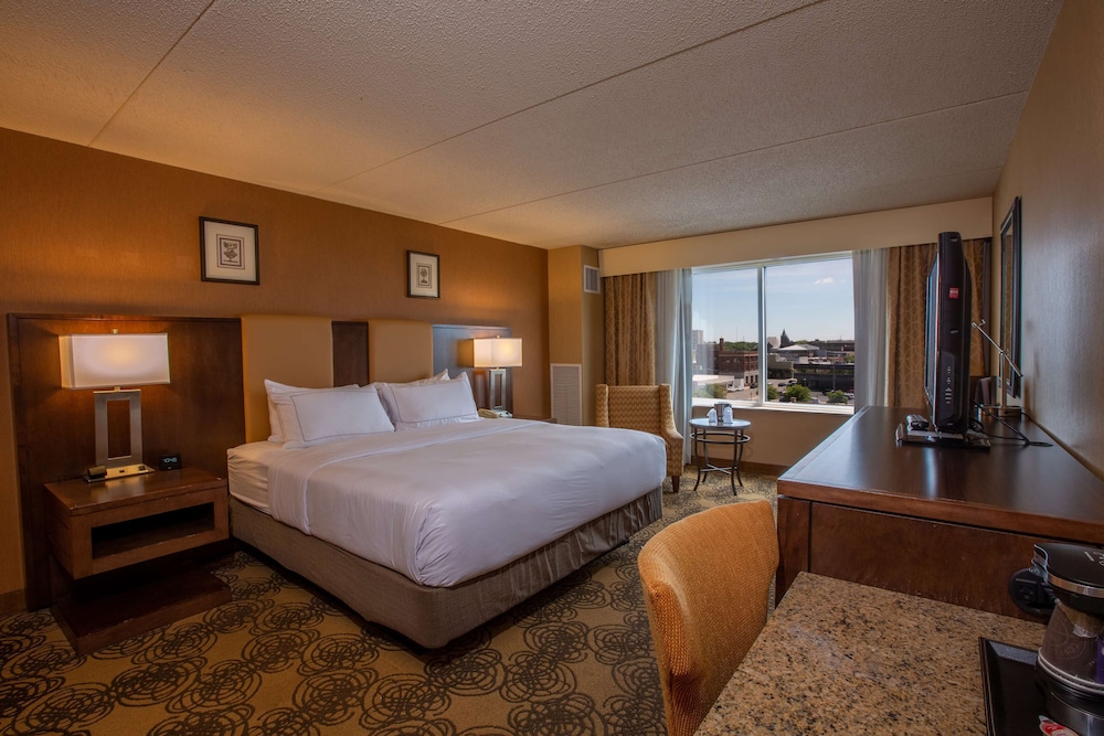 DoubleTree by Hilton Bay City Riverfront - photo 16