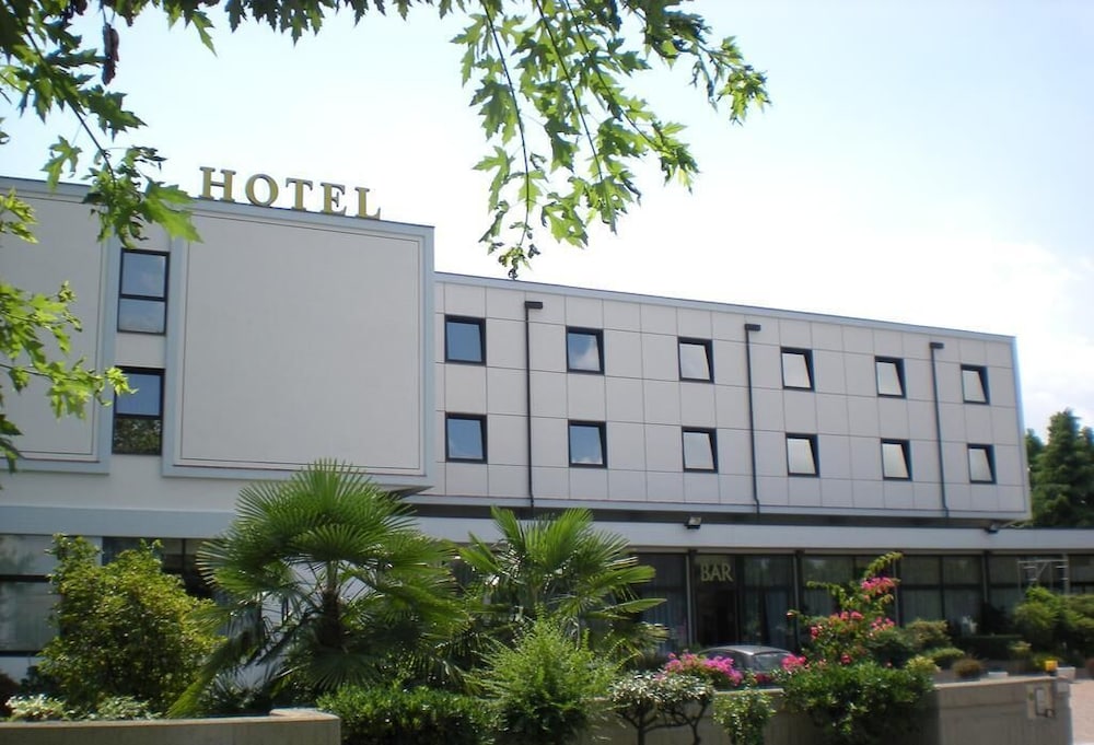 Turandot Magnolia — 4-Star Luxury Hotel in Grisignano Di Zocco, Italy