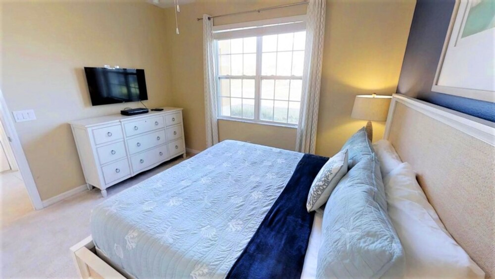 Golden Palms Vacation Resort Eight bedroom - photo 9