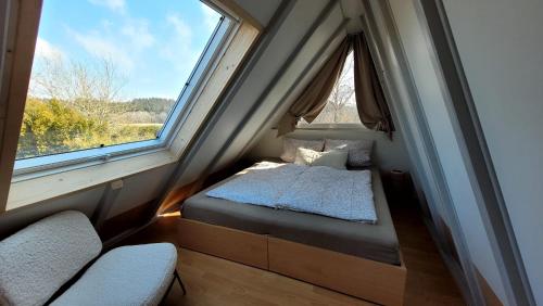 Wohlfühloase in der Eifel mit Weitblick in die Natur Seenähe Poolnutzung Minigolf Tennis und vieles mehr in Blankenheim, Germany