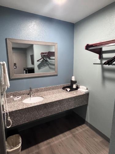 Ozark Inn - photo 16